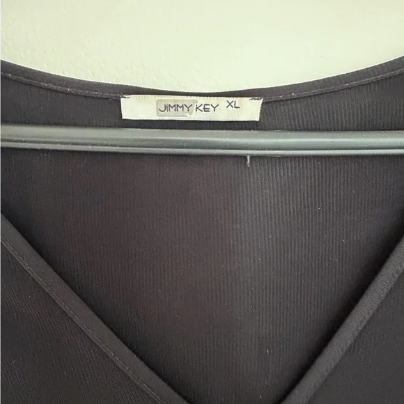 Elegant Black V-Neck Women's Top - Picture 2 of 6